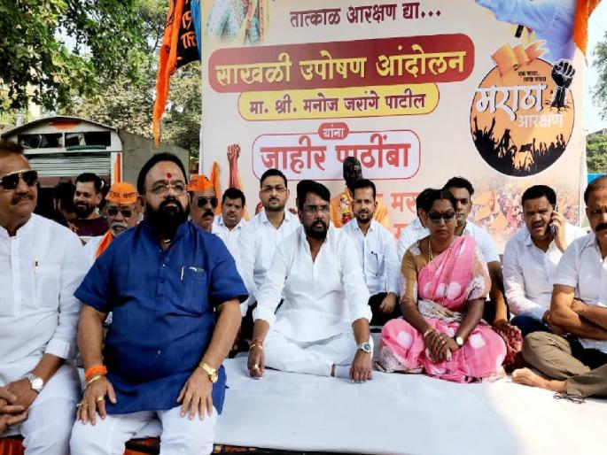 Chain hunger strike in front of Sakal Maratha Samaj provincial office in Bhiwandi | भिवंडीत सकल मराठा समाजाचे प्रांत कार्यालयासमोर साखळी उपोषण Chain hunger strike in front of Sakal Maratha Samaj provincial office in Bhiwandi | भिवंडीत सकल मराठा समाजाचे प्रांत कार्यालयासमोर साखळी उपोषण