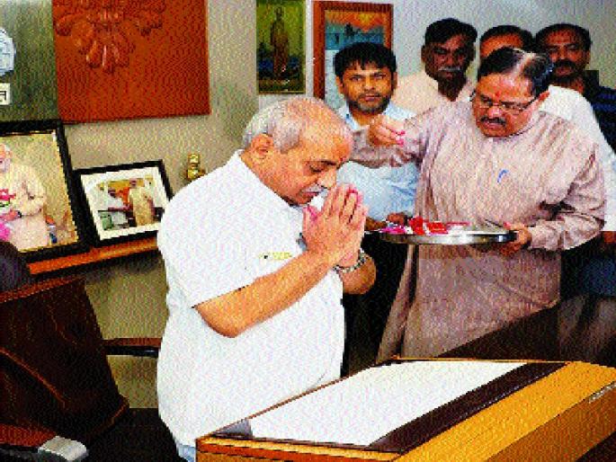 Progressive glance at the Gujarat slogan! After the silence of the Shah, the Deputy Chief Minister happy | गुजरात नाराजीनाट्यावर अखेर पडला पडदा! शहांच्या शिष्टाईनंतर उपमुख्यमंत्री खूश  Progressive glance at the Gujarat slogan! After the silence of the Shah, the Deputy Chief Minister happy | गुजरात नाराजीनाट्यावर अखेर पडला पडदा! शहांच्या शिष्टाईनंतर उपमुख्यमंत्री खूश