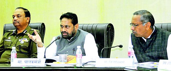 Create a format for big business: Guardian Minister Nitin Raut | मोठे उद्योग येण्यासाठी प्रारूप तयार करा : पालकमंत्री नितीन राऊत Create a format for big business: Guardian Minister Nitin Raut | मोठे उद्योग येण्यासाठी प्रारूप तयार करा : पालकमंत्री नितीन राऊत