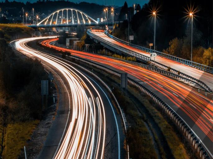 Fast internet will run through the highway, 10 thousand km project to be completed by 2025 | हायवेतून धावणार वेगवान इंटरनेट, 2025 पर्यंत पूर्ण होणार 10 हजार किमीचा प्रकल्प Fast internet will run through the highway, 10 thousand km project to be completed by 2025 | हायवेतून धावणार वेगवान इंटरनेट, 2025 पर्यंत पूर्ण होणार 10 हजार किमीचा प्रकल्प