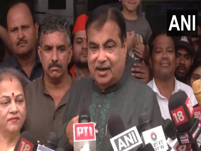 Lok Sabha Election 2024: Nitin Gadkari voted in Nagpur; Said- '101% I will win by a big margin' | नितीन गडकरींनी नागपुरात केले मतदान; म्हणाले- 'मला 101% विश्वास, मोठ्या फरकाने जिंकेन...' Lok Sabha Election 2024: Nitin Gadkari voted in Nagpur; Said- '101% I will win by a big margin' | नितीन गडकरींनी नागपुरात केले मतदान; म्हणाले- 'मला 101% विश्वास, मोठ्या फरकाने जिंकेन...'