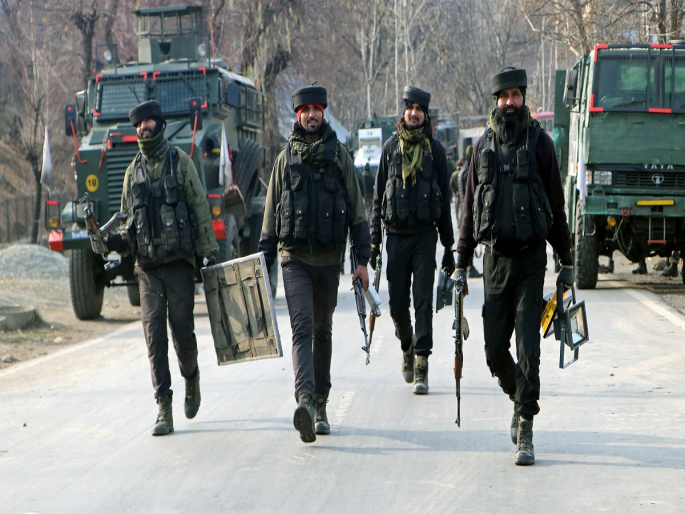 Jammu Kashmir Shopian encounter; security forces killed terrorist | जम्मू-काश्मीरमध्ये सुरक्षा दलाला यश, शोपियानमध्ये लष्कर-ए-तैयबाचे 3 दहशतवादी ठार Jammu Kashmir Shopian encounter; security forces killed terrorist | जम्मू-काश्मीरमध्ये सुरक्षा दलाला यश, शोपियानमध्ये लष्कर-ए-तैयबाचे 3 दहशतवादी ठार