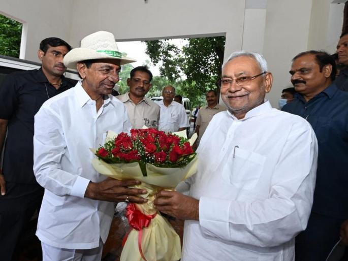 The central government is engaged in self-promotion, Chief Minister Nitish Kumar; KCR visited Patna | केंद्र सरकार स्वप्रसिद्धी कामात गुंग, मुख्यमंत्री नितीशकुमार; केसीआर यांनी पाटण्यात घेतली भेट The central government is engaged in self-promotion, Chief Minister Nitish Kumar; KCR visited Patna | केंद्र सरकार स्वप्रसिद्धी कामात गुंग, मुख्यमंत्री नितीशकुमार; केसीआर यांनी पाटण्यात घेतली भेट