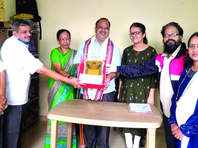 Always the glory of those who work impartially: Dhananjay Chitale | निरपेक्षवृत्तीने काम करणाऱ्यांचा नेहमीच गौरव  : धनंजय चितळे