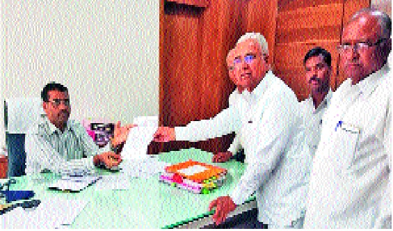 Give water to Koyna electricity generation - Arun Lad | कोयनेतील वीज निर्मितीचे पाणी शेतीला द्या -: अरुण लाड Give water to Koyna electricity generation - Arun Lad | कोयनेतील वीज निर्मितीचे पाणी शेतीला द्या -: अरुण लाड