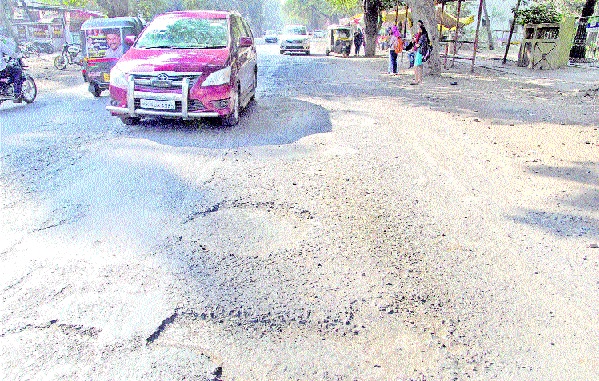 No tender, no quarrel, no reason: Sangli corporation's patchwork aspiration | निविदाच नाही, तर खड्डेमुक्ती कुठली?: सांगली महापालिकेकडून पॅचवर्कची ऐशीतैशी No tender, no quarrel, no reason: Sangli corporation's patchwork aspiration | निविदाच नाही, तर खड्डेमुक्ती कुठली?: सांगली महापालिकेकडून पॅचवर्कची ऐशीतैशी