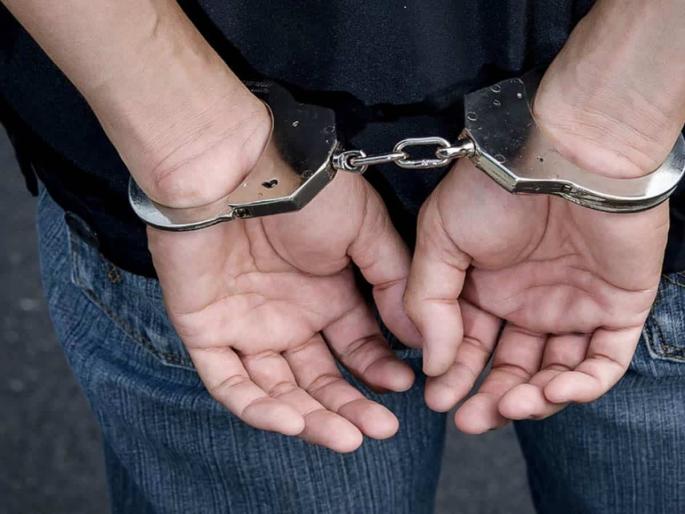 The party started on the street in Lockdown, 3 soldiers were arrested by the police | लॉकडाऊनमध्ये रस्त्यावर सुरू होती पार्टी, सैन्यातील 3 जवानांना अटक The party started on the street in Lockdown, 3 soldiers were arrested by the police | लॉकडाऊनमध्ये रस्त्यावर सुरू होती पार्टी, सैन्यातील 3 जवानांना अटक