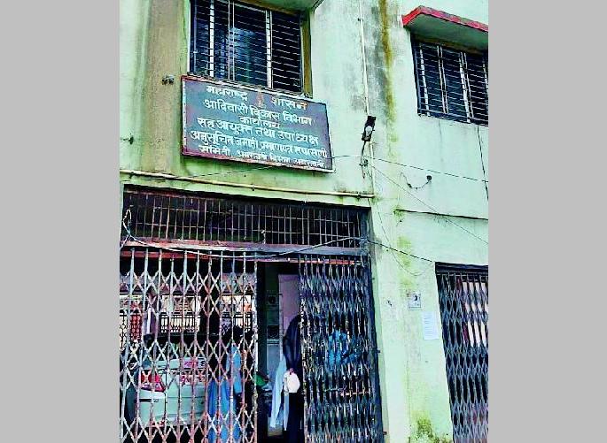 questions over Tribal Development office department building in amravati | आदिवासी जात पडताळणीचे कार्यालय ‘ढुंढते रह जाओगे’ questions over Tribal Development office department building in amravati | आदिवासी जात पडताळणीचे कार्यालय ‘ढुंढते रह जाओगे’