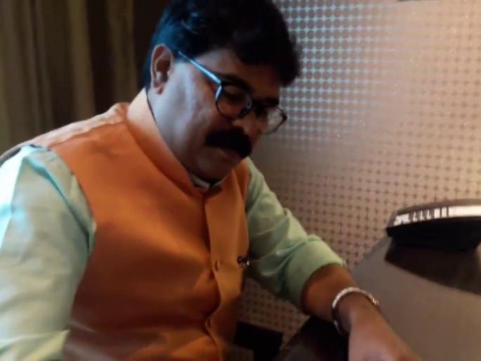 ok sabha 2019 The BJP finally changed its face; District Par. Member Sudhakar Shringarna Ticket | ok sabha 2019 लातुरात भाजपाने अखेर चेहरा बदलला ; जि. प. सदस्य सुधाकर शृंगारेंना तिकीट ok sabha 2019 The BJP finally changed its face; District Par. Member Sudhakar Shringarna Ticket | ok sabha 2019 लातुरात भाजपाने अखेर चेहरा बदलला ; जि. प. सदस्य सुधाकर शृंगारेंना तिकीट