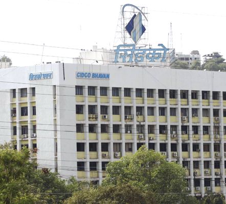 Local children banned from playing on the field; Notice of CIDCO to Goldcrest School | स्थानिक मुलांना मैदानावर खेळण्यास बंदी; गोल्डक्रेस्ट शाळेला सिडकोची नोटीस