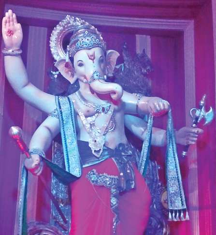 Circle lessons to eco-friendly idols; Secondary location to the environment | इको फ्रेंडली मूर्तींकडे मंडळांची पाठ; पर्यावरणाला दुय्यम स्थान