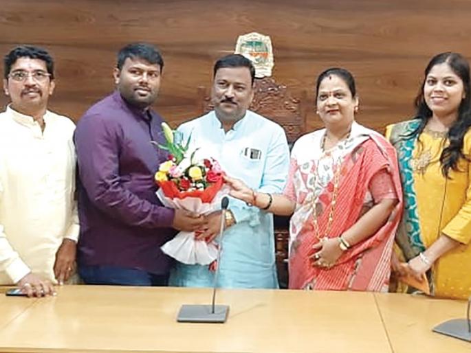 BJP's Shiv Sena push in standing committee Defeat the rulers to arrive late | स्थायी समितीमध्ये शिवसेनेचा भाजपला धक्का; उशिरा पोहोचण्याचा सत्ताधाऱ्यांना फटका BJP's Shiv Sena push in standing committee Defeat the rulers to arrive late | स्थायी समितीमध्ये शिवसेनेचा भाजपला धक्का; उशिरा पोहोचण्याचा सत्ताधाऱ्यांना फटका