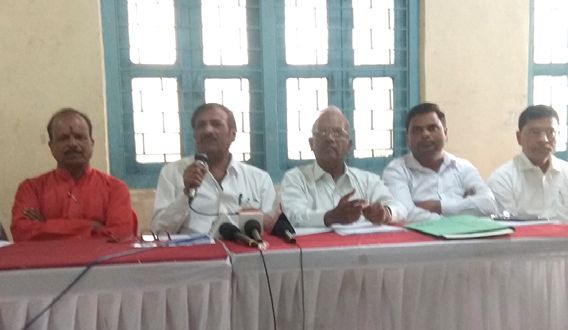 Long march to the ministry on Tuesday; Aggressive for demands | प्रकल्पग्रस्तांचा मंगळवारी मंत्रालयावर लाँग मार्च; मागण्यांसाठी आक्रमक Long march to the ministry on Tuesday; Aggressive for demands | प्रकल्पग्रस्तांचा मंगळवारी मंत्रालयावर लाँग मार्च; मागण्यांसाठी आक्रमक