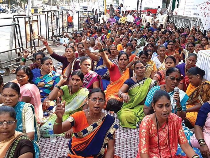 Airport-bound project lodging front; 3 day agitation in front of CIDCO building | विमानतळबाधित प्रकल्पग्रस्तांचा मुक्काम मोर्चा; सिडको भवनसमोर २३ दिवस आंदोलन Airport-bound project lodging front; 3 day agitation in front of CIDCO building | विमानतळबाधित प्रकल्पग्रस्तांचा मुक्काम मोर्चा; सिडको भवनसमोर २३ दिवस आंदोलन