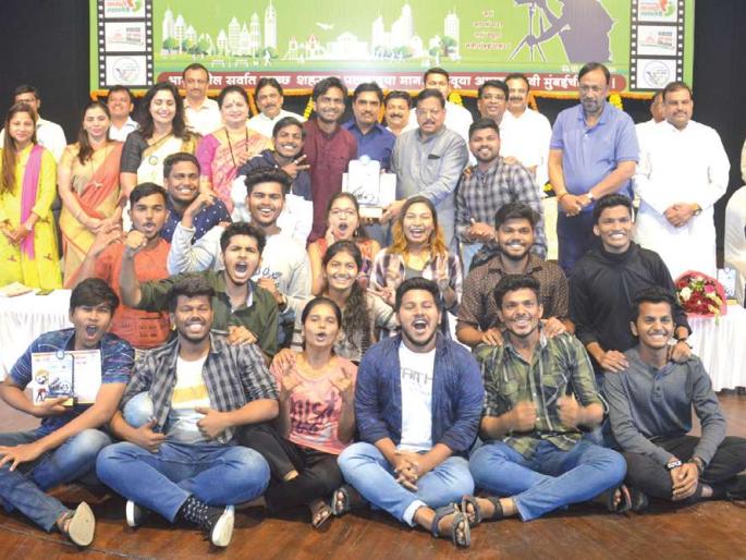 The message of cleanliness was conveyed by the youth in the short films | लघुपटांतून युवकांनी दिला स्वच्छतेचा संदेश The message of cleanliness was conveyed by the youth in the short films | लघुपटांतून युवकांनी दिला स्वच्छतेचा संदेश