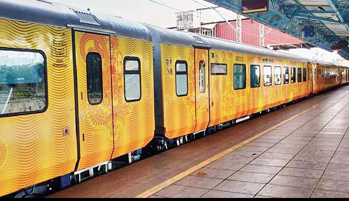 Travelers should be at the center while privatizing the train! | रेल्वेचे खासगीकरण करताना प्रवासी केंद्रस्थानी हवा अन् तिकीट दरावर सरकारचे नियंत्रण हवे!