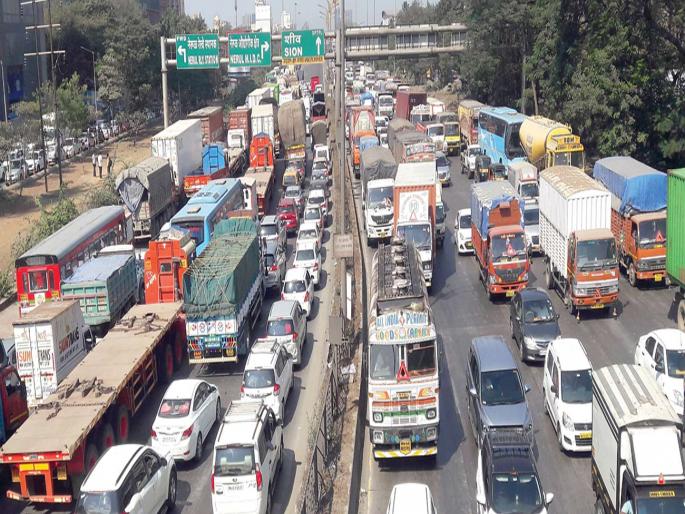 Vehicles queue from Nerul to CBD; Five hours imprisonment due to accident | नेरुळ ते सीबीडीपर्यंत वाहनांच्या रांगा; अपघातामुळे पाच तास कोंडी Vehicles queue from Nerul to CBD; Five hours imprisonment due to accident | नेरुळ ते सीबीडीपर्यंत वाहनांच्या रांगा; अपघातामुळे पाच तास कोंडी