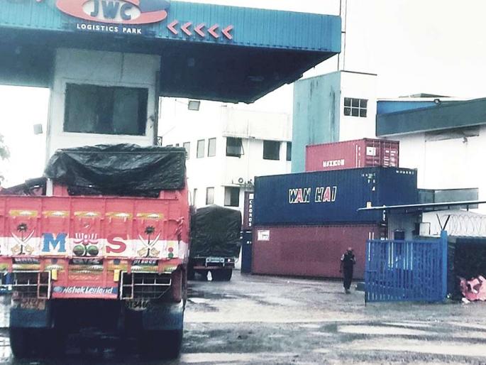 The JNPT campus is becoming the center of trafficking | जेएनपीटी परिसर ठरतोय तस्करीचे केंद्र The JNPT campus is becoming the center of trafficking | जेएनपीटी परिसर ठरतोय तस्करीचे केंद्र