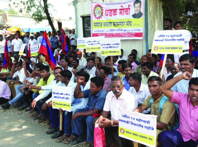 Contract workers' demands for a morcha: There will be outstanding outstanding except TDS | कंत्राटी कामगारांचा मोर्चा मागण्या मान्य : टीडीएस न वगळता थकबाकी मिळणार Contract workers' demands for a morcha: There will be outstanding outstanding except TDS | कंत्राटी कामगारांचा मोर्चा मागण्या मान्य : टीडीएस न वगळता थकबाकी मिळणार