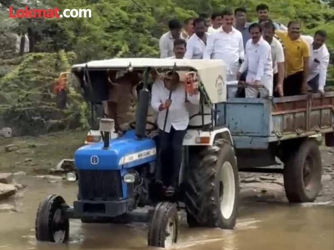 Heavy rains damage 25 to 30 villages in Indapur taluka; Dattatreya Bharane inspects from a tractor | इंदापुर तालुक्यात २५ ते ३० गावांमध्ये अतिवृष्टीने नुकसान; दत्तात्रय भरणेंची ट्रॅक्टरमधून पाहणी Heavy rains damage 25 to 30 villages in Indapur taluka; Dattatreya Bharane inspects from a tractor | इंदापुर तालुक्यात २५ ते ३० गावांमध्ये अतिवृष्टीने नुकसान; दत्तात्रय भरणेंची ट्रॅक्टरमधून पाहणी