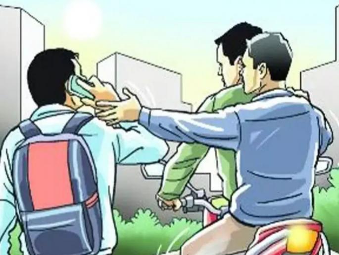 A young man who resisted while his mobile phone was snatched was dragged for 200 meters; Accused was arrested after checking 100 CCTVs | मोबाईल हिसकावताना विरोध करणाऱ्या तरुणाला २०० मीटर फरपटत नेले; १०० सीसीटीव्ही तपासून आरोपी ताब्यात A young man who resisted while his mobile phone was snatched was dragged for 200 meters; Accused was arrested after checking 100 CCTVs | मोबाईल हिसकावताना विरोध करणाऱ्या तरुणाला २०० मीटर फरपटत नेले; १०० सीसीटीव्ही तपासून आरोपी ताब्यात