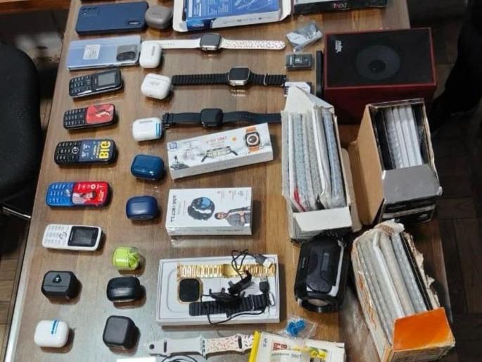 Navi Mumbai: Mobile shop looted by minors, phones worth 3 lakh 82 thousand seized | Navi Mumbai: अल्पवयीन मुलांनी लुटले मोबाईल दुकान, ३ लाख ८२ हजाराचे मोबाईल हस्तगत