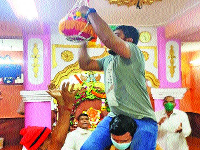 118 years of Janmashtami tradition broken due to corona crisis | CoronaVirus News: जन्माष्टमीची ११८ वर्षांची परंपरा खंडित; कोरोनाचा फटका 118 years of Janmashtami tradition broken due to corona crisis | CoronaVirus News: जन्माष्टमीची ११८ वर्षांची परंपरा खंडित; कोरोनाचा फटका