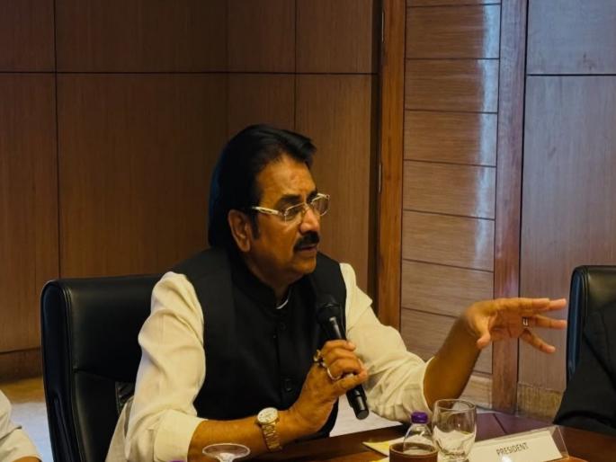 After the central government's export ban, there is now a shortage of 9 lakh tonnes of sugar; Harshvardhan Patil demands a reconsideration | केंद्र सरकारच्या निर्यातबंदीनंतर आता ९ लाख टन साखरेचा वांधा; फेरविचार करण्याची हर्षवर्धन पाटलांची मागणी After the central government's export ban, there is now a shortage of 9 lakh tonnes of sugar; Harshvardhan Patil demands a reconsideration | केंद्र सरकारच्या निर्यातबंदीनंतर आता ९ लाख टन साखरेचा वांधा; फेरविचार करण्याची हर्षवर्धन पाटलांची मागणी