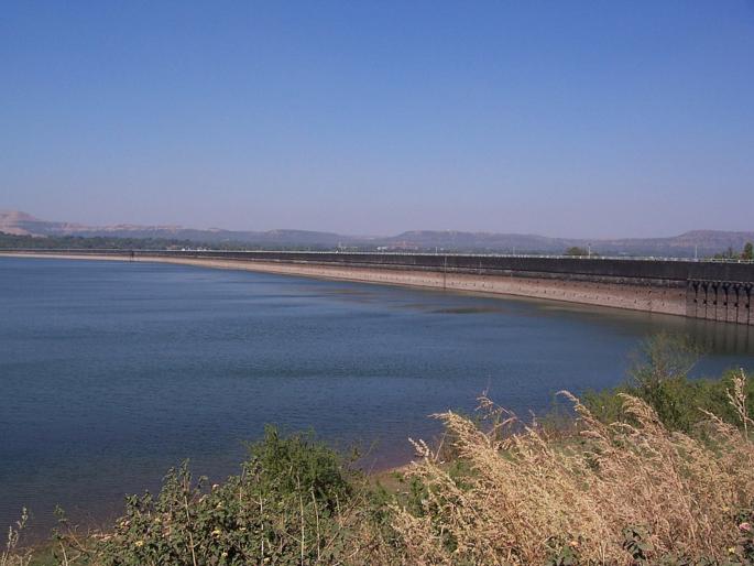 Water scarcity is a problem villagers who lost their land for the Khadakwasla dam are struggling for water | पाण्याच्या टंचाईने होरपळ; खडकवासला धरणासाठी जमिनी गमावलेल्या गावकऱ्यांचाच पाण्यासाठी संघर्ष Water scarcity is a problem villagers who lost their land for the Khadakwasla dam are struggling for water | पाण्याच्या टंचाईने होरपळ; खडकवासला धरणासाठी जमिनी गमावलेल्या गावकऱ्यांचाच पाण्यासाठी संघर्ष