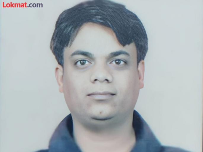 The vehicle became unstable due to a speed bump; the bike-riding employee died on the spot after falling under the wheels of the ST | गतिरोधकावरून गाडी व्हायबल झाली; दुचाकीस्वाराचा एसटीच्या चाकाखाली येऊन जागीच मृत्यू