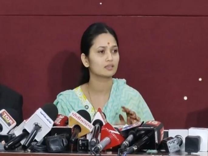 That's why Chandrakant patil said that Will he lift it or not Gautami Patil's explanation on the statement | Gautami Patil:...म्हणून चंद्रकांत दादा तसं बोलले; 'उचलणार की नाही', वक्तव्यावर गौतमी पाटीलचे स्पष्टीकरण