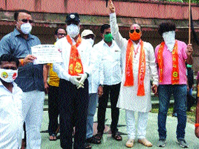 Shiv Sena protests against BJP government by showing black flags in Vashi | वाशीत शिवसेनेतर्फे काळे झेंडे दाखवून भाजप सरकारचा निषेध Shiv Sena protests against BJP government by showing black flags in Vashi | वाशीत शिवसेनेतर्फे काळे झेंडे दाखवून भाजप सरकारचा निषेध