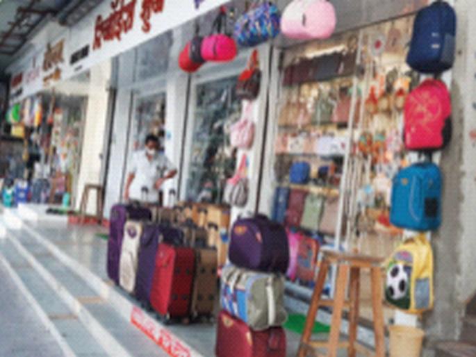 CoronaVirus Lockdown News: Most shops continue to be unaware of restrictions | CoronaVirus Lockdown News: निर्बंध माहीत नसल्याने बहुतांश दुकाने सुरूच; नवी मुंबईमध्ये संमिश्र प्रतिक्रिया CoronaVirus Lockdown News: Most shops continue to be unaware of restrictions | CoronaVirus Lockdown News: निर्बंध माहीत नसल्याने बहुतांश दुकाने सुरूच; नवी मुंबईमध्ये संमिश्र प्रतिक्रिया