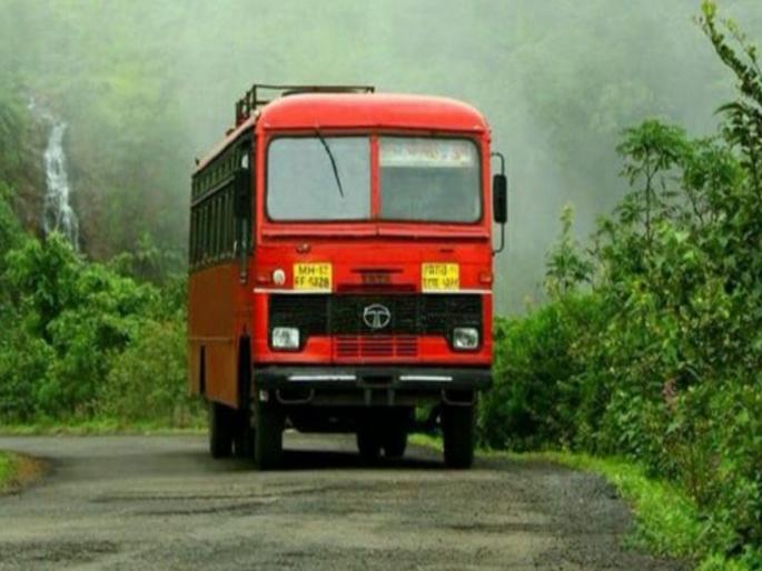 ST passengers get a thousand discounts but trains are noisy ST fare goes from a thousand to five hundred | एसटी प्रवाशांना सवलती हजार; गाड्यांचा मात्र खडखडाट, बसेस हजार वरून थेट पाचशेवर ST passengers get a thousand discounts but trains are noisy ST fare goes from a thousand to five hundred | एसटी प्रवाशांना सवलती हजार; गाड्यांचा मात्र खडखडाट, बसेस हजार वरून थेट पाचशेवर
