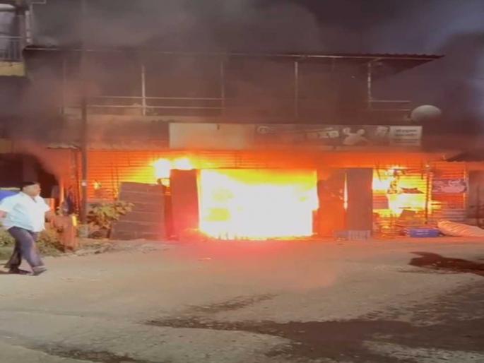 Three people from the same family died in a cylinder blast in Ulve Navi Mumbai | नवी मुंबईत एकाच वेळी तीन सिलिंडरचा स्फोट; आईसह दोन मुलांचा होरपळून मृत्यू Three people from the same family died in a cylinder blast in Ulve Navi Mumbai | नवी मुंबईत एकाच वेळी तीन सिलिंडरचा स्फोट; आईसह दोन मुलांचा होरपळून मृत्यू