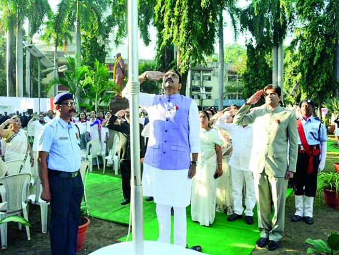Nagpur progresses towards a clean and smart city | स्वच्छ आणि स्मार्ट शहराच्या दिशेने नागपूरची वाटचाल : महापौर संदीप जोशी Nagpur progresses towards a clean and smart city | स्वच्छ आणि स्मार्ट शहराच्या दिशेने नागपूरची वाटचाल : महापौर संदीप जोशी