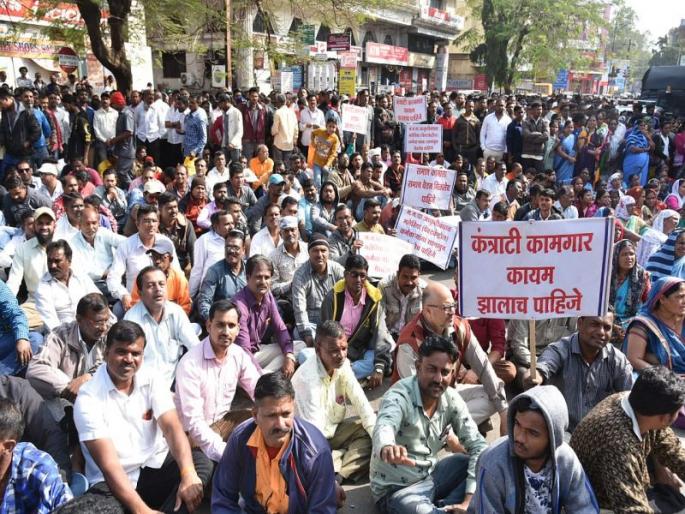 Workers- All services of Nashik Municipal Corporation are halted due to the service of employees | कामगार- कर्मचााऱ्यांच्या सेवेमुळे नाशिक महापालिकेच्या सर्व सेवा ठप्प Workers- All services of Nashik Municipal Corporation are halted due to the service of employees | कामगार- कर्मचााऱ्यांच्या सेवेमुळे नाशिक महापालिकेच्या सर्व सेवा ठप्प