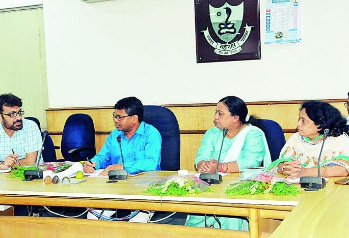 Appoint Committee for transfer and promotion of Municipal employees | मनपा कर्मचाऱ्यांच्या बदली व पदोन्नतीसाठी समिती नेमा Appoint Committee for transfer and promotion of Municipal employees | मनपा कर्मचाऱ्यांच्या बदली व पदोन्नतीसाठी समिती नेमा