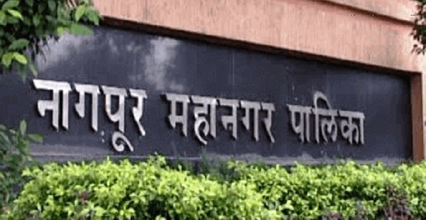 Lok Sabha Election 2019; The nameplates and photos of the leaders covered | Lok Sabha Election 2019; नावाच्या पाट्या हटल्या; नेत्यांचे फोटो झाकले Lok Sabha Election 2019; The nameplates and photos of the leaders covered | Lok Sabha Election 2019; नावाच्या पाट्या हटल्या; नेत्यांचे फोटो झाकले
