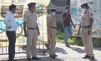 The agitation against the Municipal Commissioner came to a halt | मनपा आयुक्तांच्या विरोधातील आंदोलन बारगळले The agitation against the Municipal Commissioner came to a halt | मनपा आयुक्तांच्या विरोधातील आंदोलन बारगळले