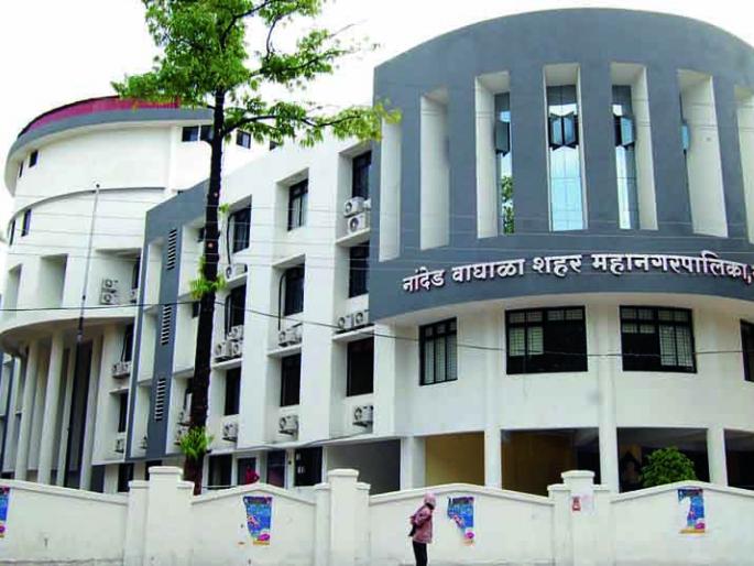 Police in the case of EVM case | ईव्हीएम प्रकरणात मनपात धडकले पोलीस Police in the case of EVM case | ईव्हीएम प्रकरणात मनपात धडकले पोलीस