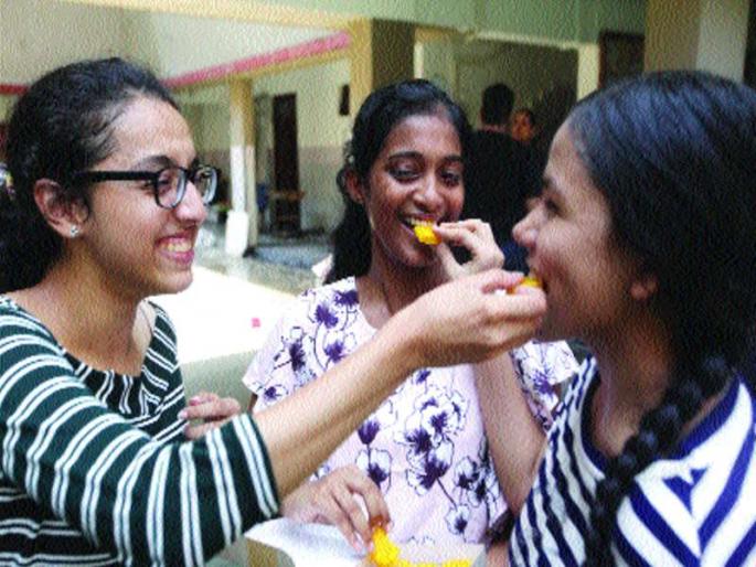 Girlfriend in Navi Mumbai again tops | नवी मुंबईत पुन्हा मुलीच अव्वल Girlfriend in Navi Mumbai again tops | नवी मुंबईत पुन्हा मुलीच अव्वल