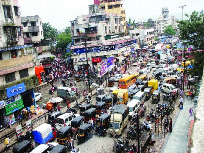 Insufficient vehicular vehicles in Panvel city | पनवेल शहरात अवजड वाहनांचा शिरकाव Insufficient vehicular vehicles in Panvel city | पनवेल शहरात अवजड वाहनांचा शिरकाव