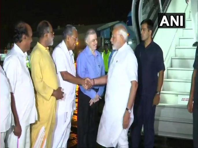 Prime Minister Narendra Modi in Kerala to review flood situation | Kerala Floods : पुरस्थितीचा आढावा घेण्यासाठी पंतप्रधान नरेंद्र मोदी केरळमध्ये Prime Minister Narendra Modi in Kerala to review flood situation | Kerala Floods : पुरस्थितीचा आढावा घेण्यासाठी पंतप्रधान नरेंद्र मोदी केरळमध्ये