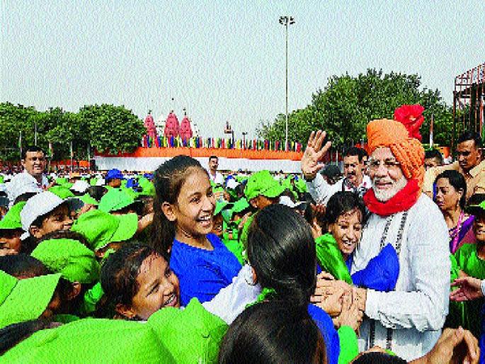 Everyone has their own home in four years; Modi's announcement from Red Fort | चार वर्षांत प्रत्येकाला स्वत:चे घर; लाल किल्ल्यावरून मोदींची घोषणा Everyone has their own home in four years; Modi's announcement from Red Fort | चार वर्षांत प्रत्येकाला स्वत:चे घर; लाल किल्ल्यावरून मोदींची घोषणा