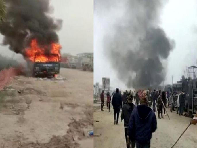 Police batons on farmers; Angry villagers burn several vehicles, tension in Bihar's Buxar | पोलिसांची शेतकऱ्यांवर लाठी; संतप्त ग्रामस्थांनी अनेक वाहने जाळली, बिहारच्या बक्सरमध्ये तणाव Police batons on farmers; Angry villagers burn several vehicles, tension in Bihar's Buxar | पोलिसांची शेतकऱ्यांवर लाठी; संतप्त ग्रामस्थांनी अनेक वाहने जाळली, बिहारच्या बक्सरमध्ये तणाव