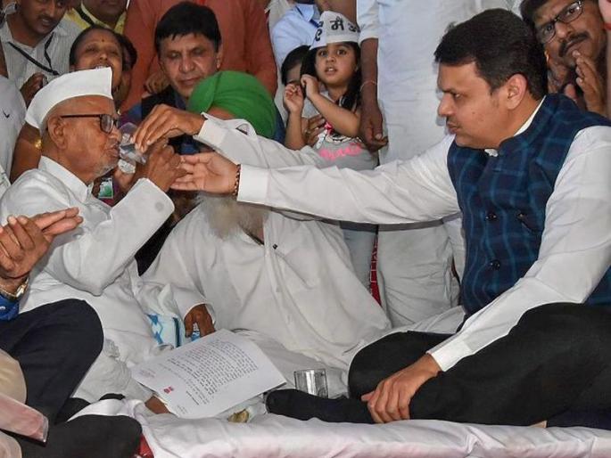 Anna acted well; Jitendra Awhad ridiculed Anna Hazare's fast | अण्णांनी उत्तम अभिनय केला; जितेंद्र आव्हाडांकडून अण्णा हजारेंच्या उपोषणाची खिल्ली Anna acted well; Jitendra Awhad ridiculed Anna Hazare's fast | अण्णांनी उत्तम अभिनय केला; जितेंद्र आव्हाडांकडून अण्णा हजारेंच्या उपोषणाची खिल्ली