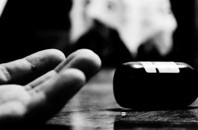 woman police commits suicide by drinking poison after dispute with husband | महिला शिपायाची विष घेऊन आत्महत्या, गडचिरोली पोलीस वसाहतीतील घटना woman police commits suicide by drinking poison after dispute with husband | महिला शिपायाची विष घेऊन आत्महत्या, गडचिरोली पोलीस वसाहतीतील घटना