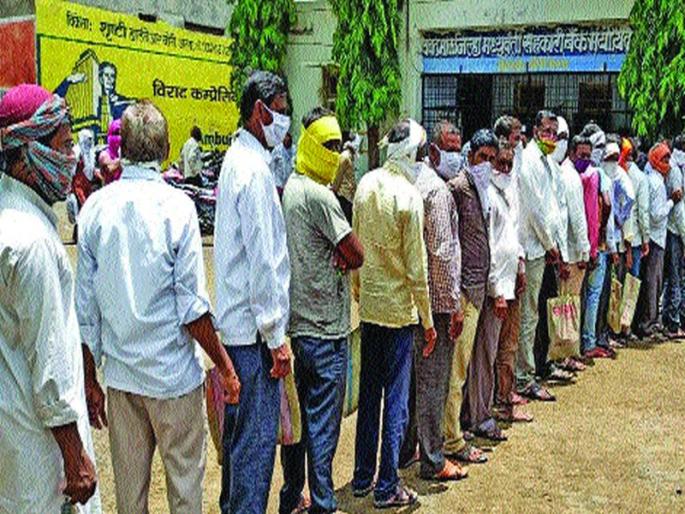 Where did the urea go ?; Artificial scarcity, a ploy to sell at inflated rates | युरिया गेला कुठे?; कृत्रिम टंचाई, चढ्या दराने विकण्याचा डाव Where did the urea go ?; Artificial scarcity, a ploy to sell at inflated rates | युरिया गेला कुठे?; कृत्रिम टंचाई, चढ्या दराने विकण्याचा डाव