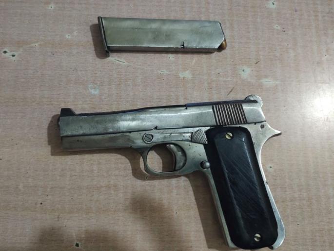 Four in police net with Gavathi Katta; Live cartridges also captured, type at Sakur | गावठी कट्ट्यासह चौघे पोलिसांच्या जाळ्यात; जिवंत काडतुसेही हस्तगत, साकुर येथील प्रकार Four in police net with Gavathi Katta; Live cartridges also captured, type at Sakur | गावठी कट्ट्यासह चौघे पोलिसांच्या जाळ्यात; जिवंत काडतुसेही हस्तगत, साकुर येथील प्रकार